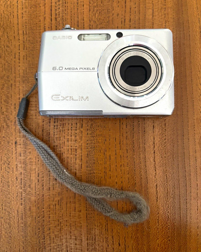 Casio exilim z600 0mp - casio,