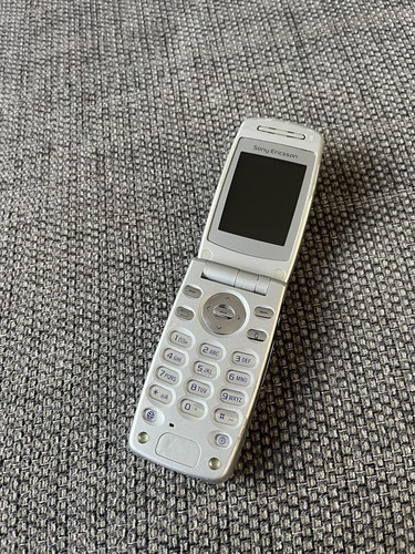 Sony ericsson z600 flip - sony,
